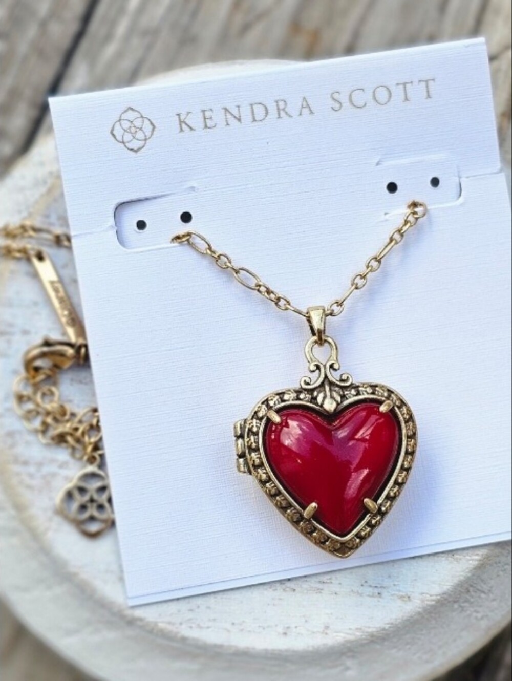 Kendra Scott x Disney Snow White Locket Necklace - Picture 4 of 4